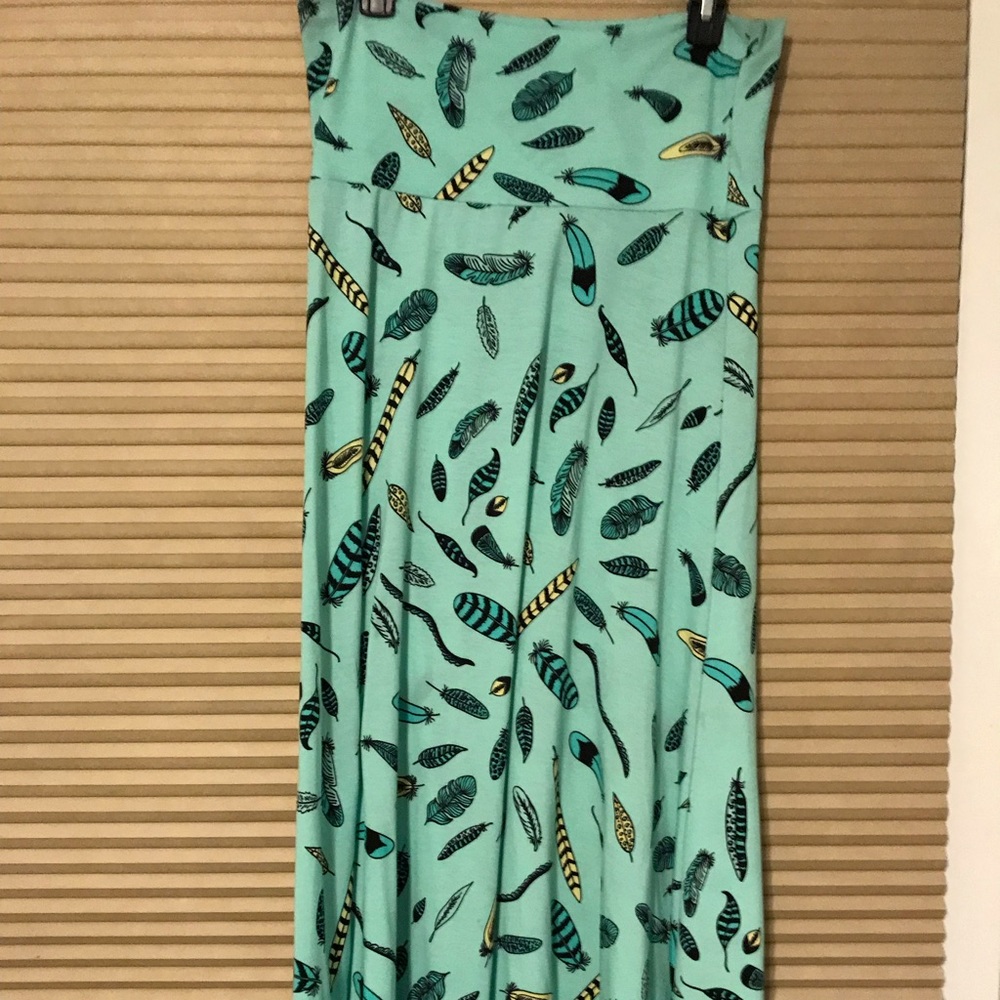 Small Lularoe maxi skirt feathers